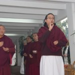 S. E. Gyana Vajra 2010. Bendiciendo Sakya Drogon Ling.