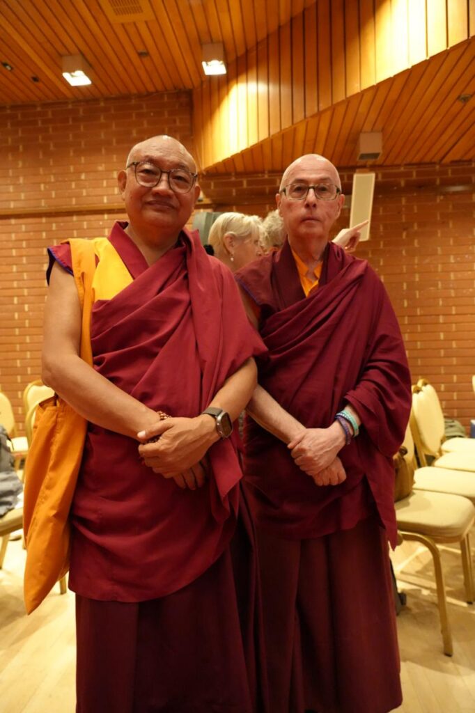 Khempo Lekshey y lama Kunga